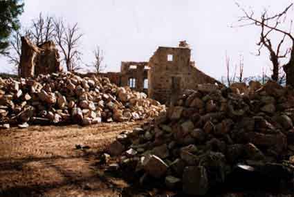 Le château de Marcous, travaux de démolition